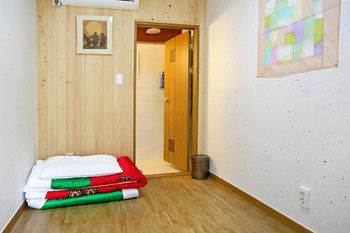 Go Woon Dang Hanok