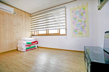 Go Woon Dang Hanok